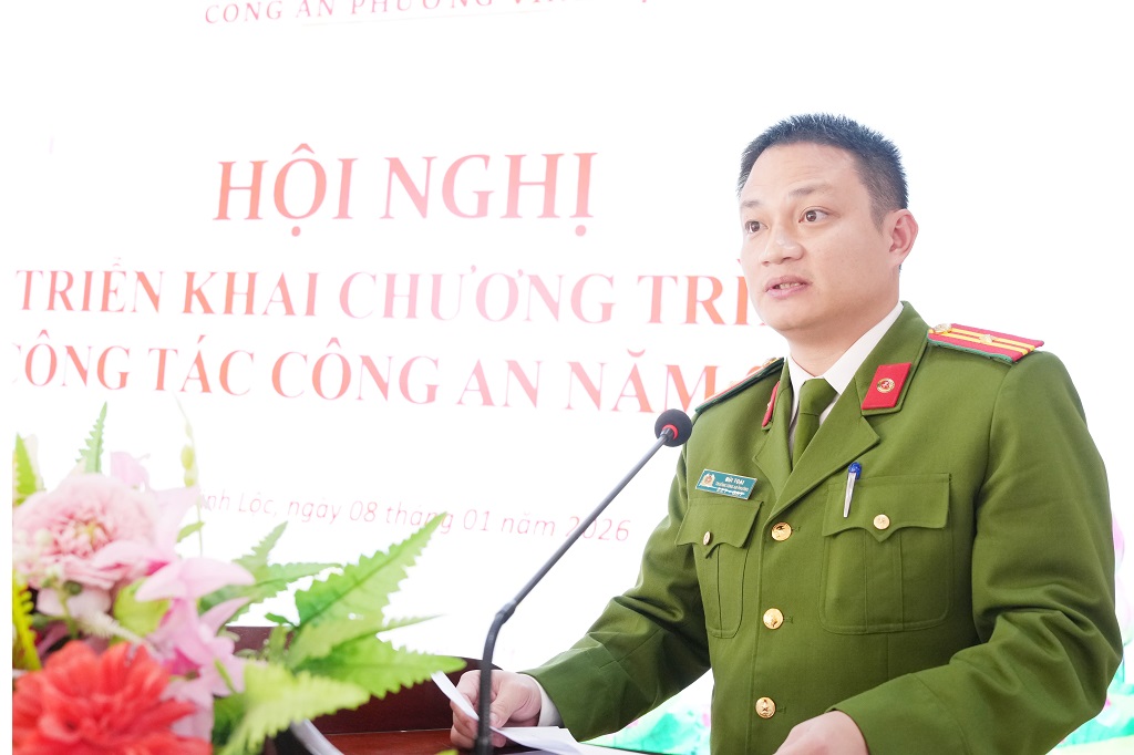 Đồng chí Thiếu tá Bùi Toại, Trưởng Công an phường phát biểu tại Hội nghị