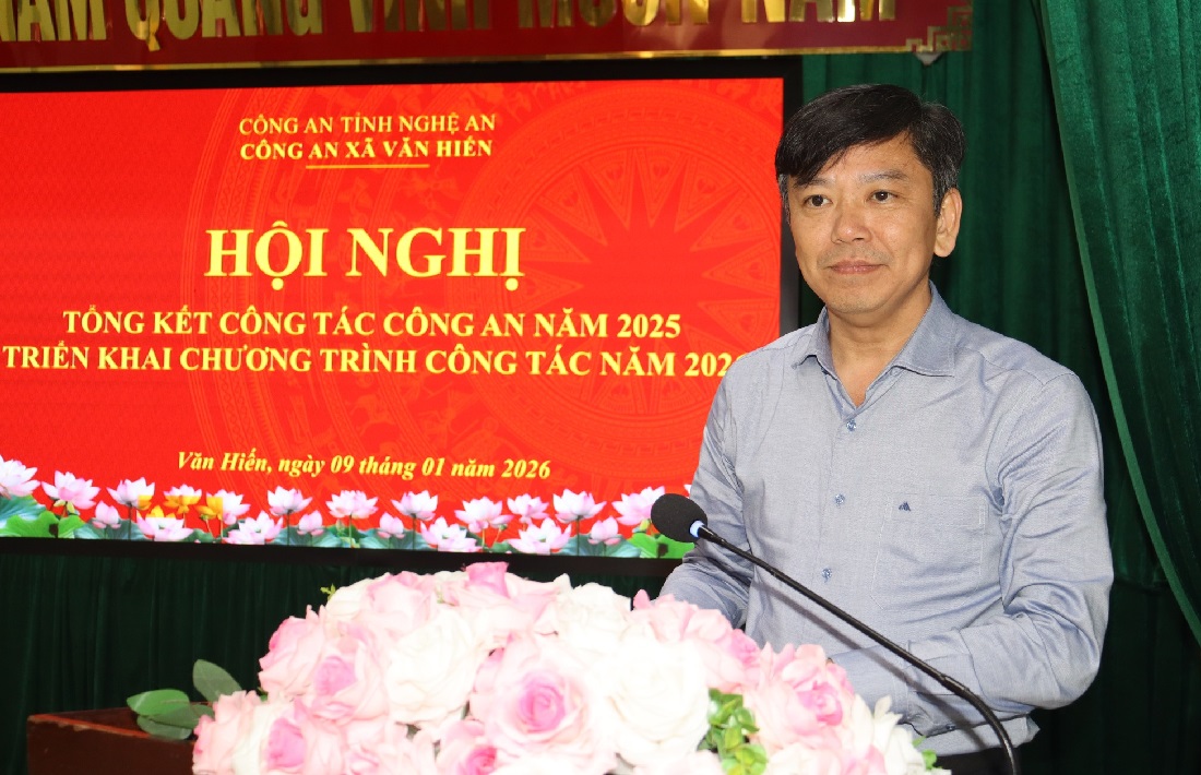 Đồng chí Trần Văn Hiến, Phó Bí thư Đảng ủy, Chủ tịch UBND xã Văn Hiến phát biểu