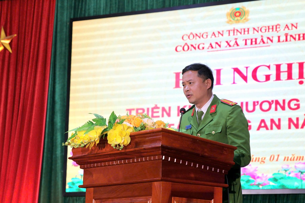 Đồng chí Trung tá Nguyễn Đình Cường -Trưởng Công an xã Thần Lĩnh phát biểu tại Hội nghị