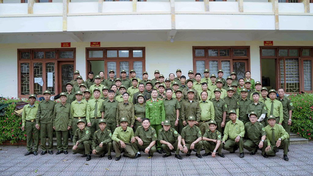  Đại biểu chụp ảnh lưu niệm
