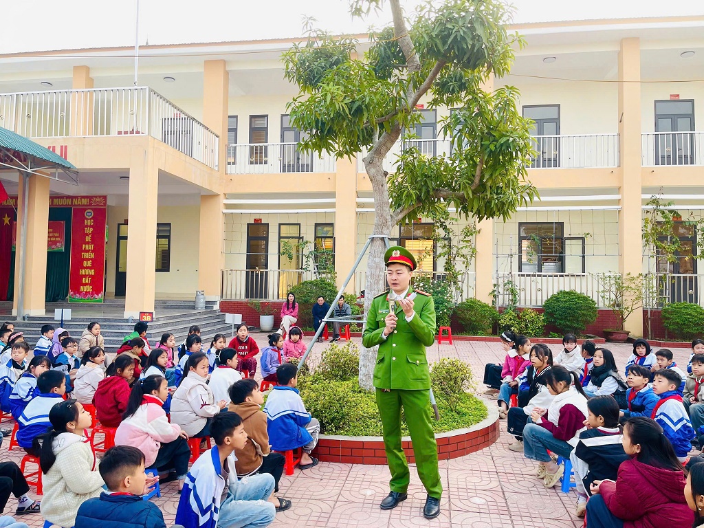 Công an xã tuyên truyền, phổ biến pháp luật