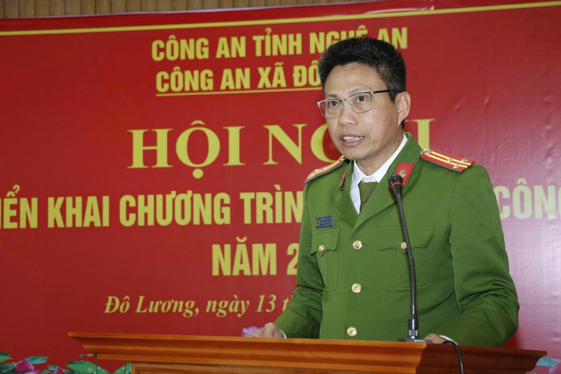 Đồng chí Thượng tá Nguyễn Đức Thịnh, Trưởng Công an xã Đô Lương phát biểu tại Hội nghị