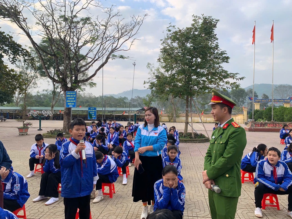 Buổi tuyên truyền diễn ra sôi nổi với nhiều nội dung và hình thức đa dạng, phong phú