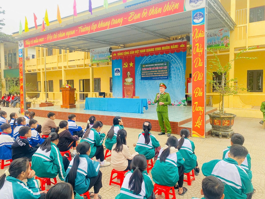 Buổi tuyên truyền diễn ra sôi nổi với nội dung và hình thức đa dạng, phong phú