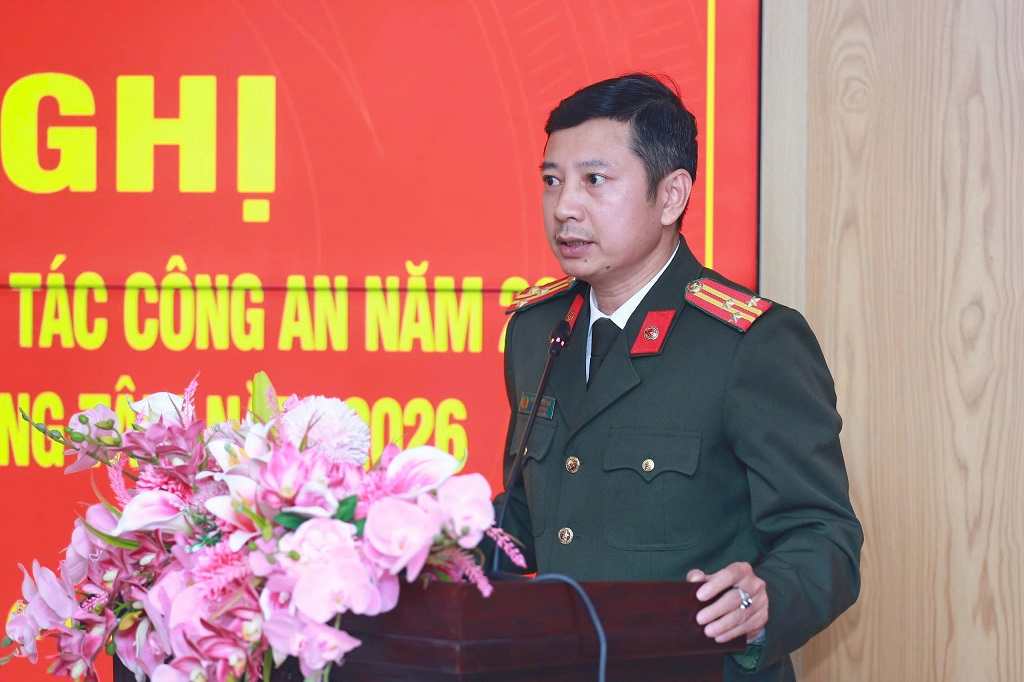 Đồng chí Thượng tá Nguyễn Văn Đạo – Trưởng phòng Tham mưu Công an tỉnh phát biểu tại Hội nghị Đại biểu tham dự Hội nghị