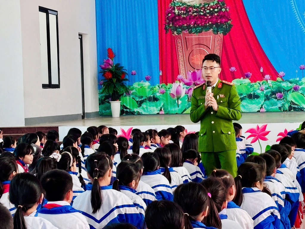 Thông qua tuyên truyền, giáo viên, học sinh được phổ biến, nâng cao ý thức chấp hành pháp luật