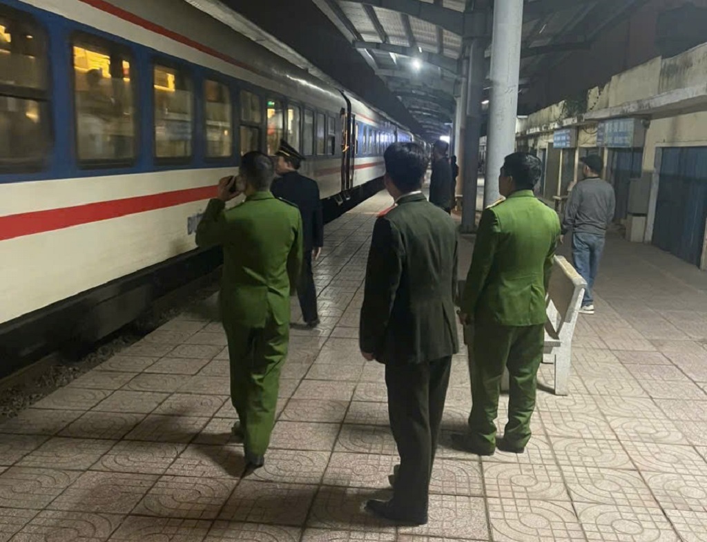 Công an phường Vinh Hưng  tìm, giải cứu em A. ở ga Vinh 