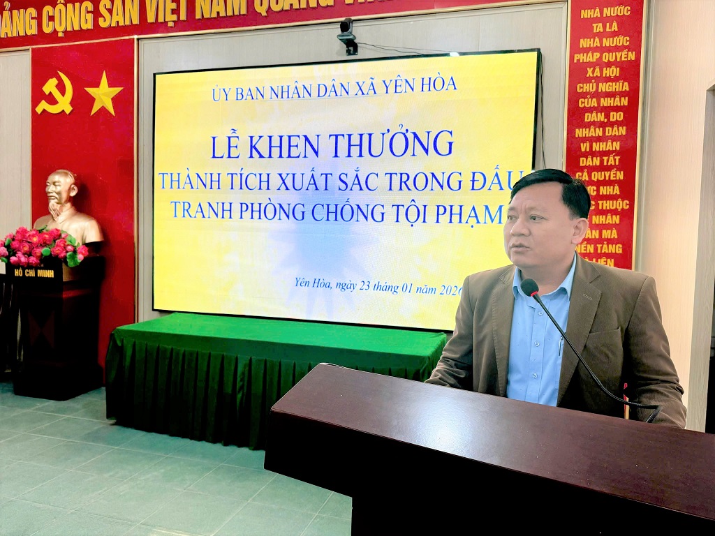 Đồng chí Đậu Đức Truyền – Phó Bí thư Đảng ủy, Chủ tịch UBND xã ghi nhận, biểu dương những kết quả mà Công an xã Yên Hòa đạt được 