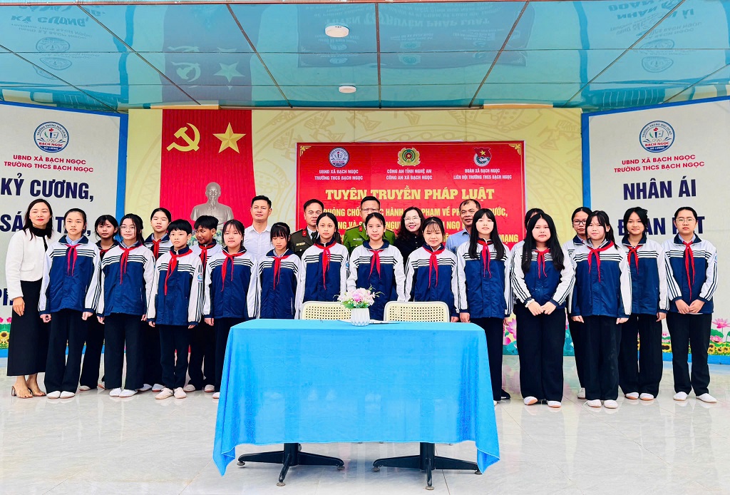  Ký cam kết chấp hành pháp luật