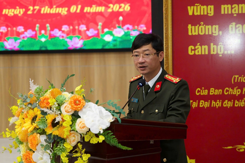Đồng chí Đại tá Trần Ngọc Tuấn - Phó Giám đốc Công an tỉnh phát biểu tại buổi lễ