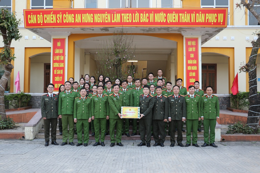 Lãnh đạo Công an tỉnh chúc, động viên cán bộ, chiến sỹ trong dịp Tết Nguyên Đán