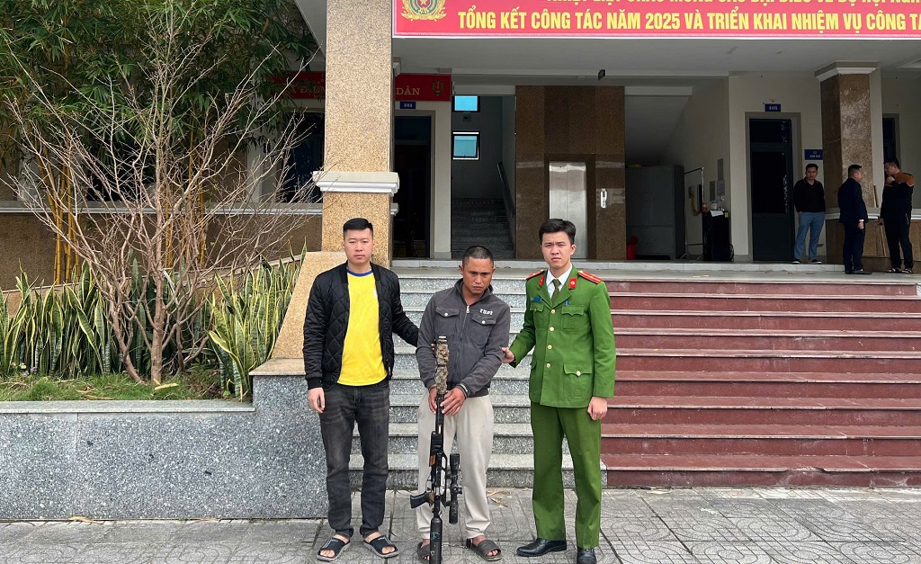 Công an xã Đại Đồng bắt giữ đối tượng mua bán trái phép chất ma túy, tàng trữ vũ khí nóng