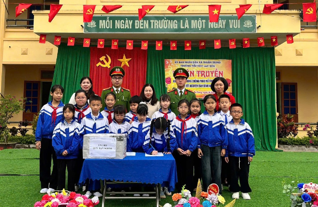 Học sinh ký cam kết chấp hành quy định về phòng, chống pháo nổ