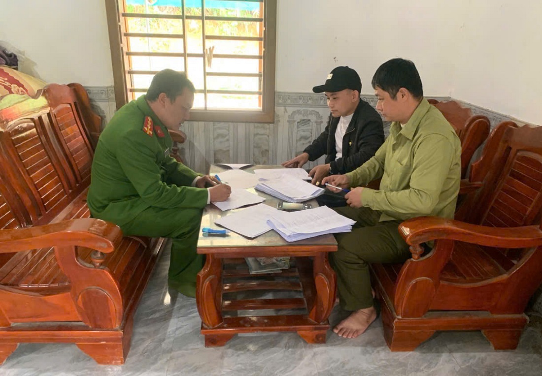Công an xã Tiền Phóng phối hợp rà soát cư trú