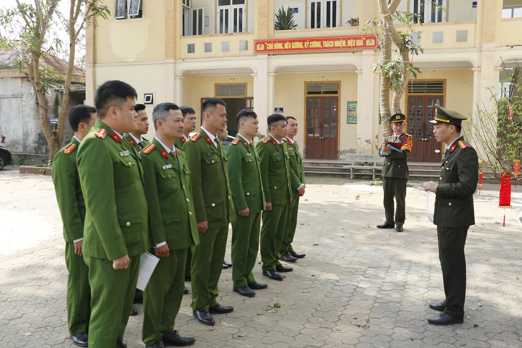Kiểm tra việc chấp hành điều lệnh CAND tại Công an các đơn vị