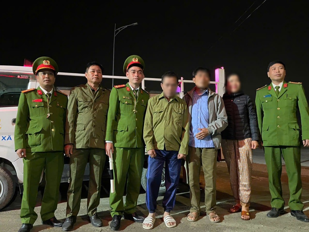 Công an xã Hưng Nguyên hỗ trợ người dân đi lạc về với gia đình 