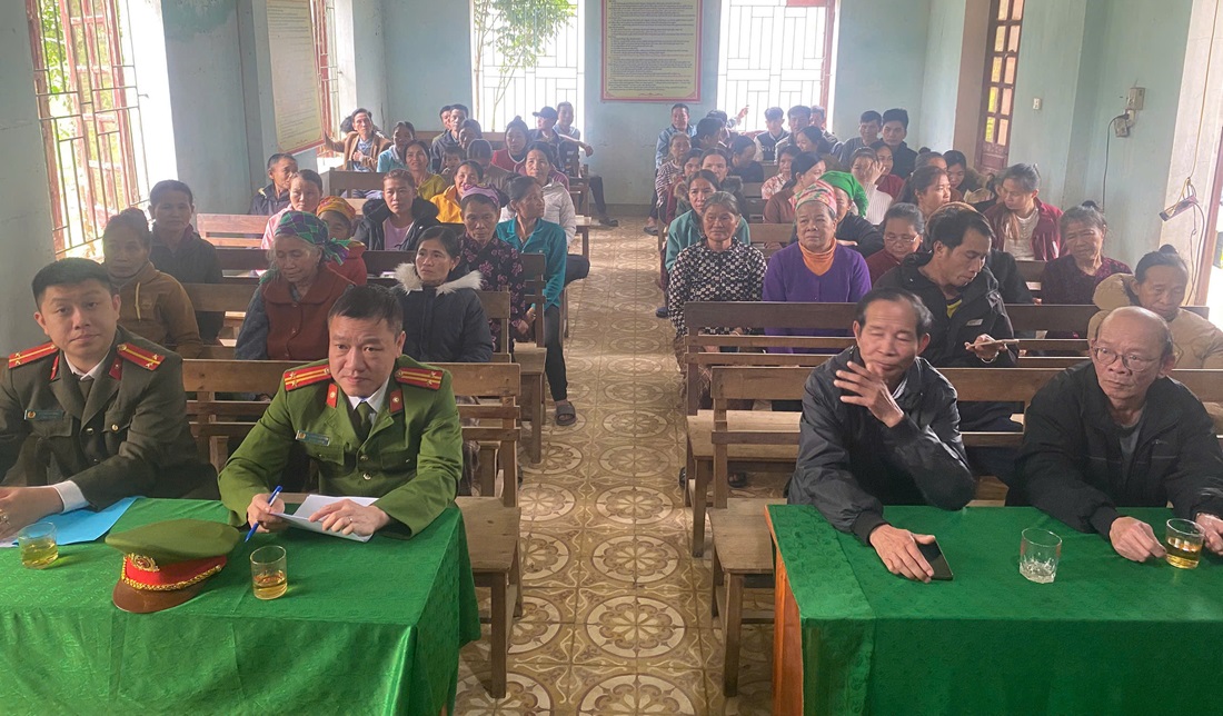 Đông đảo người dân tham gia buổi tuyên truyền
