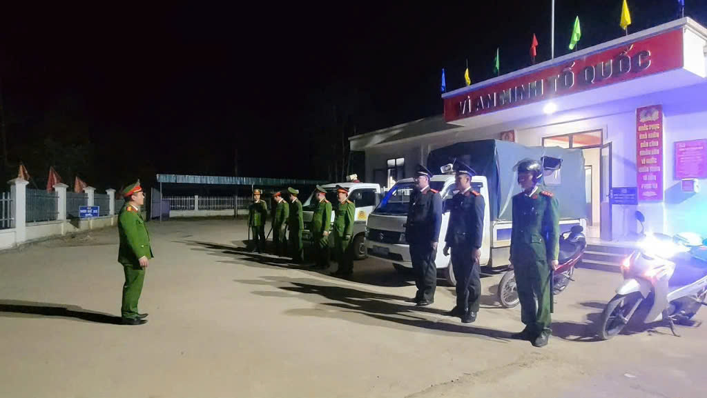 Công an xã Na Ngoi tuần tra, kiểm soát bảo đảm ANTT phục vụ bầu cử