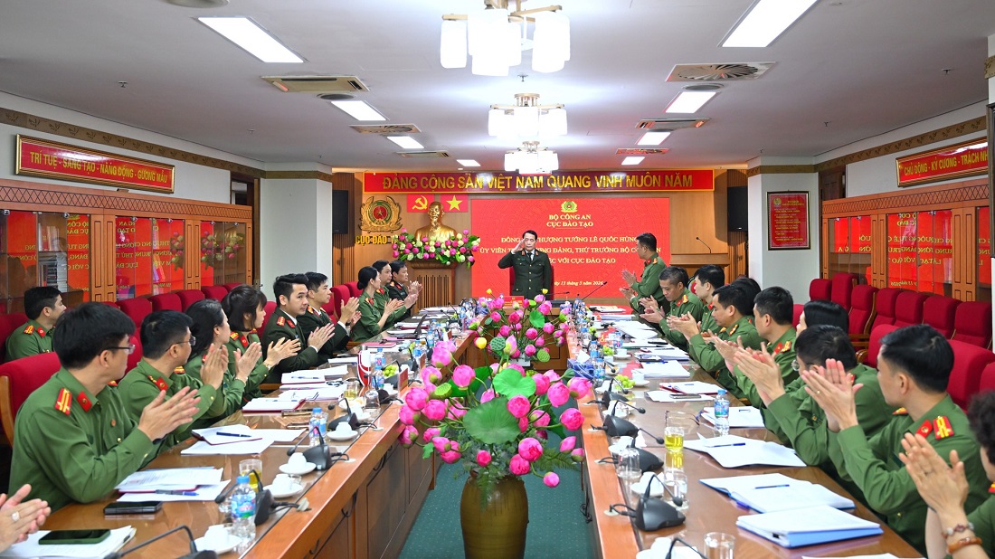 Thứ trưởng Lê Quốc Hùng làm việc với Cục Đào tạo