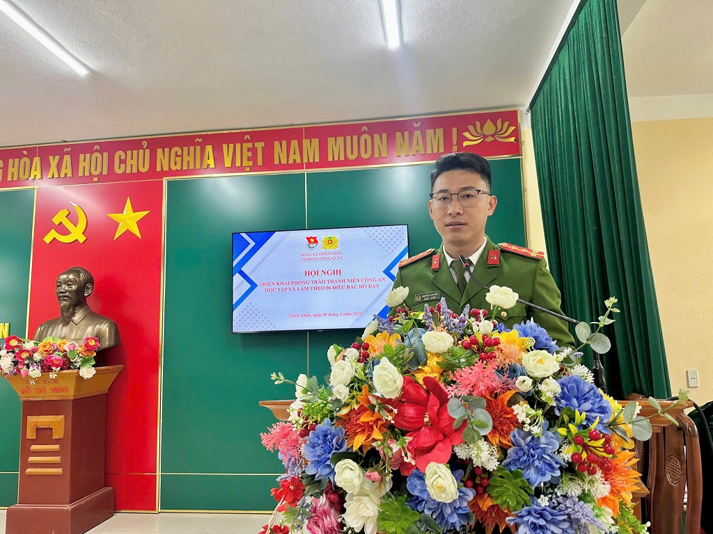 Đại diện Ban Chấp hành Chi đoàn phát biểu