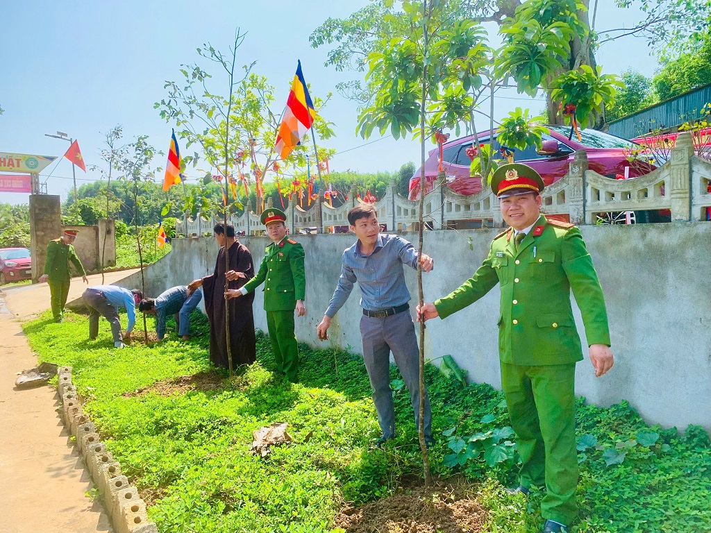 Công an xã Minh Hợp hưởng ứng 