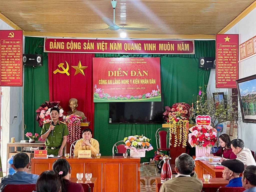 Công an xã phát biểu tại Hội nghị