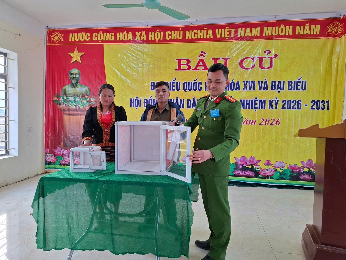 Do địa bàn rộng, nhiều bản chia ra thành cụm bản
