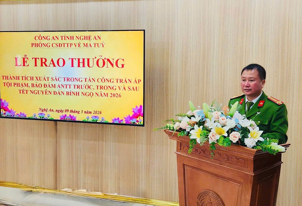 Đại diện lãnh đạo phòng ghi nhận, biểu dương tập thể, cá nhân có thành tích xuất sắc trong tấn công, trấn áp tội phạm ma túy