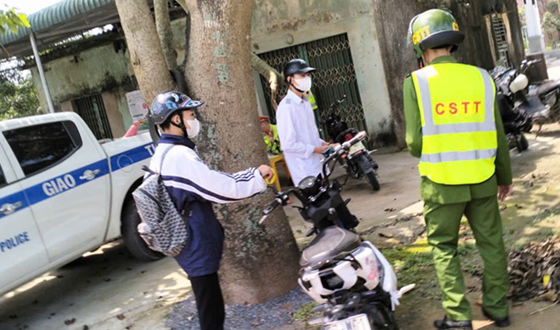 Lực lượng Công an phát hiện, lập biên bản 15 trường hợp vi phạm trật tự an toàn giao thông