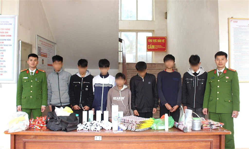 Phát hiện và bắt giữ các đối tượng về hành vi chế tạo và sử dụng pháo trái phép, thu giữ 08 kg pháo nổ các loại.