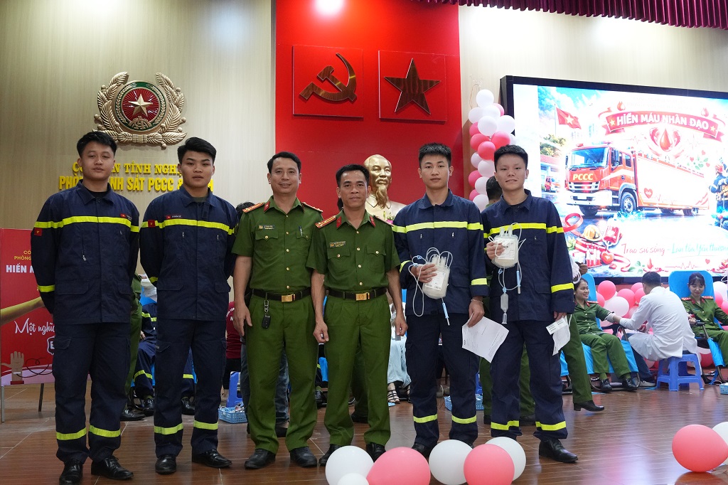 Tinh thần tình nguyện hiến máu cứu người của cán bộ, chiến sĩ Phòng Cảnh sát PCCC & CNCH 