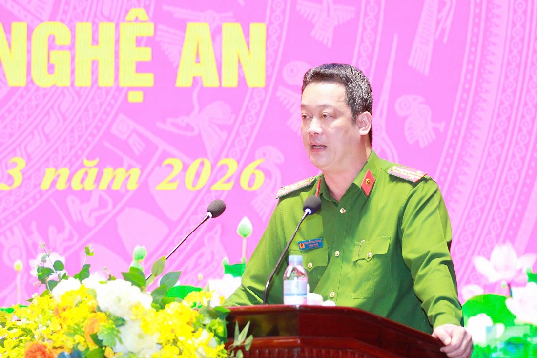 Đồng chí Đại tá Nguyễn Đức Cường, Ủy viên Ban Thường vụ Đảng ủy, Phó Giám đốc Công an tỉnh phát biểu tại Hội nghị