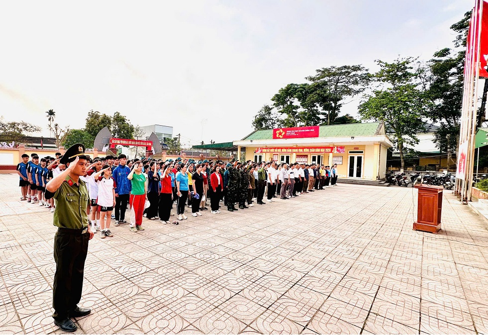 Đông đảo Nhân dân, cán bộ, đoàn viên thanh niên tham gia