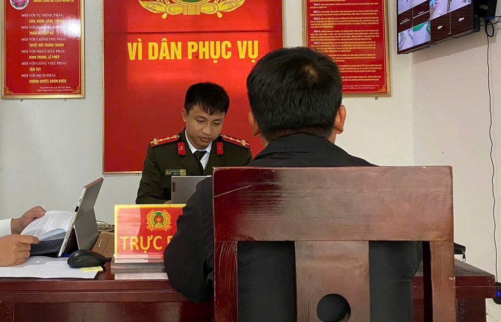 Công an xã Tam Đồng làm việc với công dân T.Đ.T.
