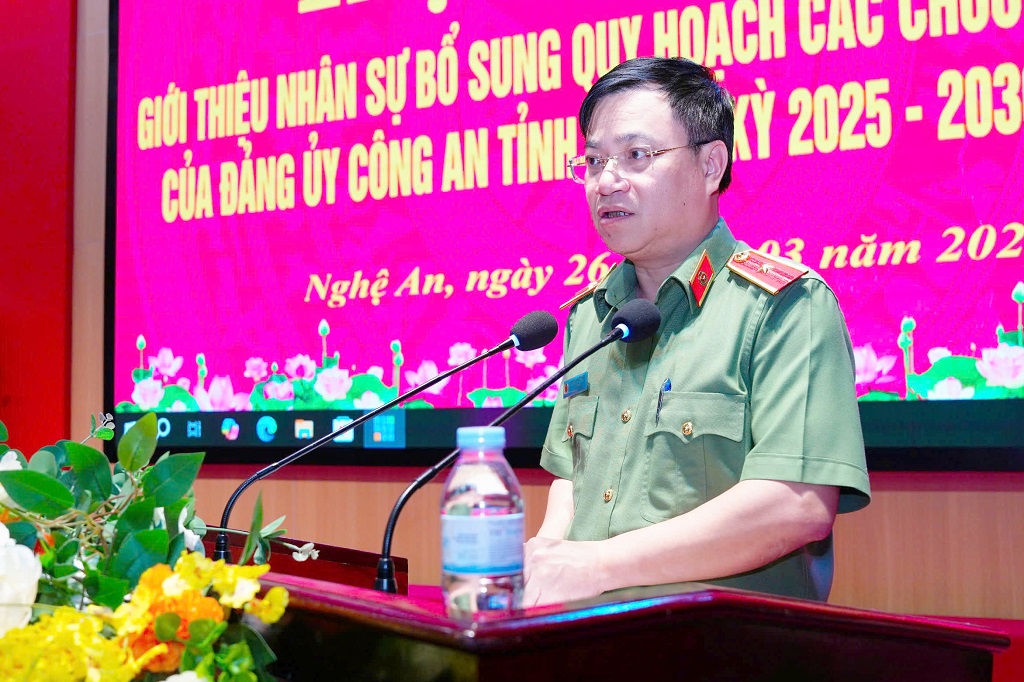 Đồng chí Thiếu tướng Đinh Việt Dũng, Ủy viên Ban Thường vụ Tỉnh ủy, Bí thư Đảng ủy, Giám đốc Công an tỉnh phát biểu chỉ đạo tại Hội nghị