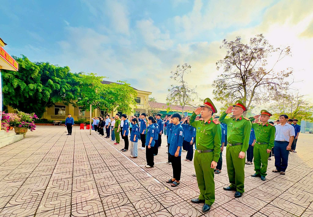 Chi đoàn Công an xã Bích Hào tri ân các Anh hùng Liệt sĩ tại Nghĩa trang liệt sĩ Thanh Xuân