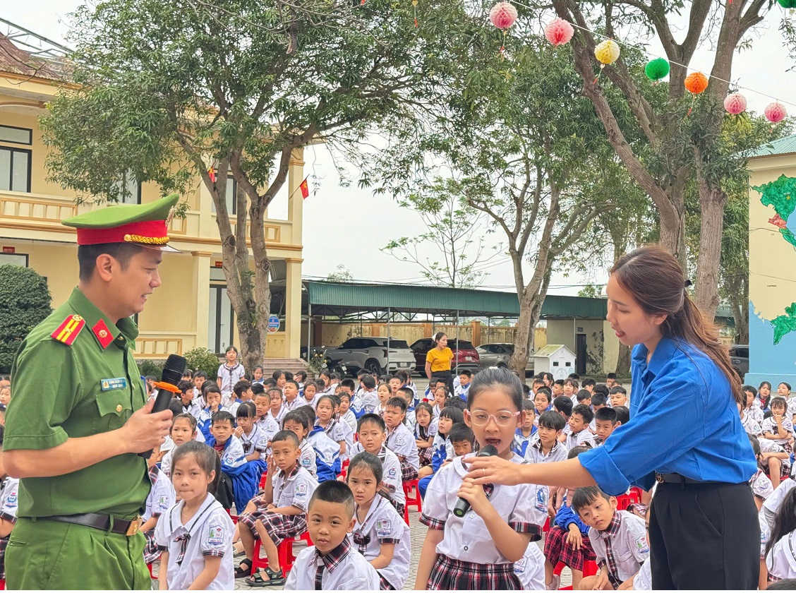 Phổ biến kiến thức thông qua câu hỏi thực tế