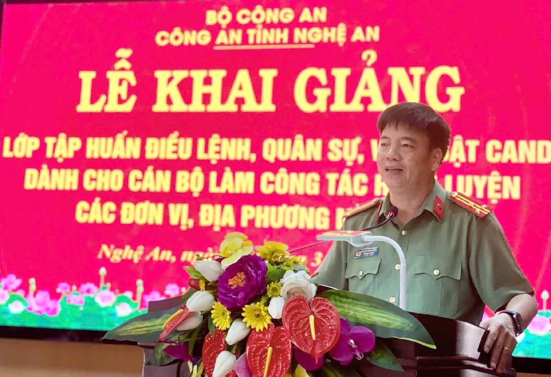 Đồng chí Thượng tá Nguyễn Trọng Khanh, Trưởng phòng Công tác chính trị phát biểu tại buổi lễ