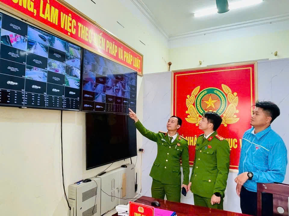 ông an xã Thần Lĩnh, tỉnh Nghệ An bàn giao 