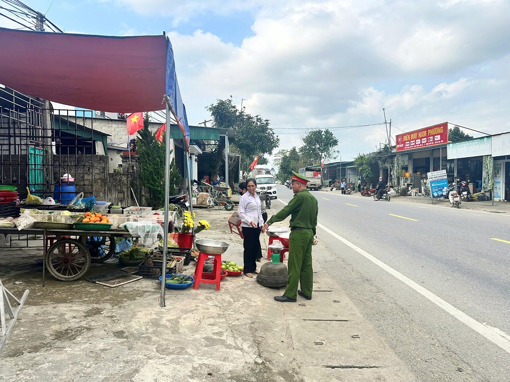 Công an xã Kim Bảng bảo đảm trật tự an toàn giao thông