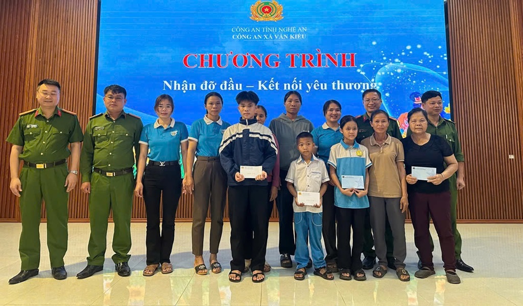 Công an xã Văn Kiều tổ chức chương trình “Nhận đỡ đầu – Kết nối yêu thương”