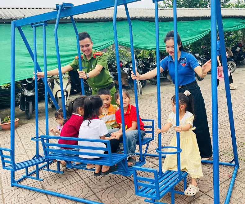 Vui chơi cùng bé 