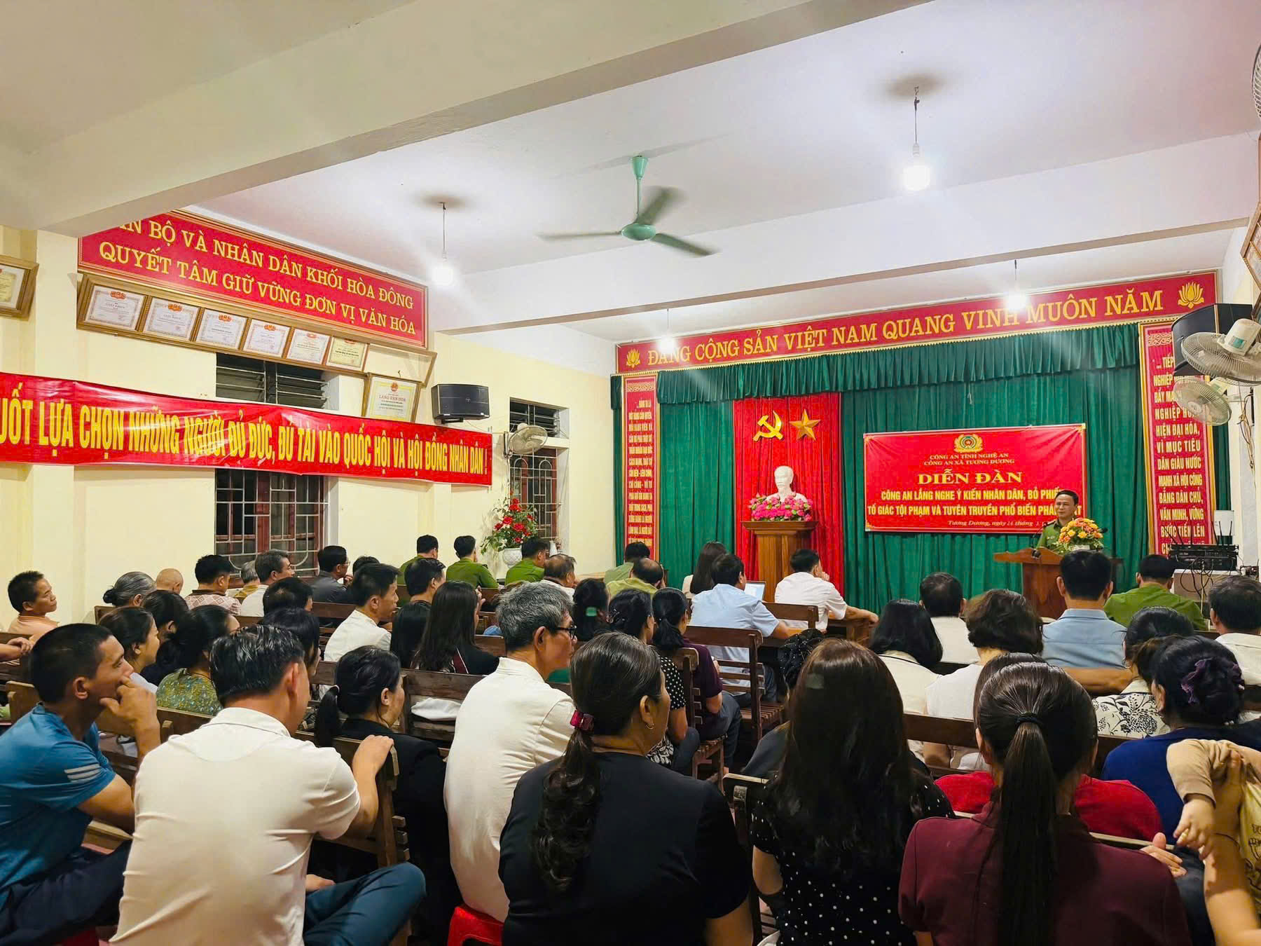 Tại diễn đàn