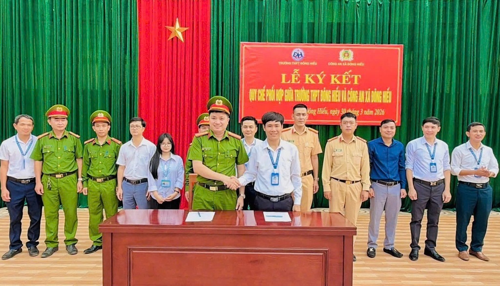 Công an xã Đông Hiếu ký kết Quy chế phối hợp với Trường THPT Đông Hiếu