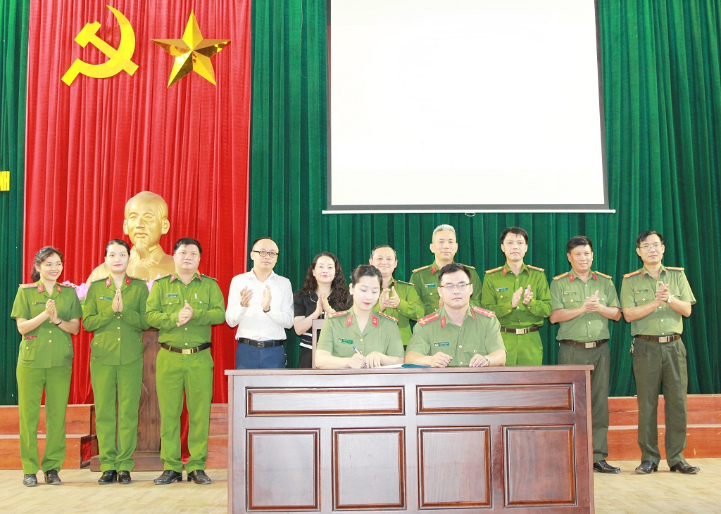 Ký kết thực hiện mục tiêu mô hình