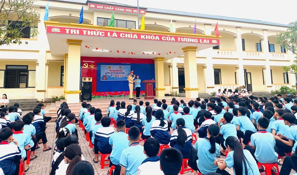 760 cán bộ, giáo viên và học sinh tham gia buổi tuyên truyền