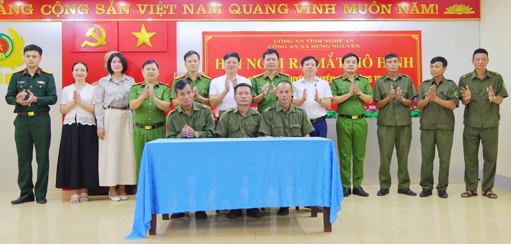 Công an xã Hưng Nguyên ra mắt mô hình “Tuyên truyền, vận động thu hồi vũ khí, vật liệu nổ, công cụ hỗ trợ và pháo”