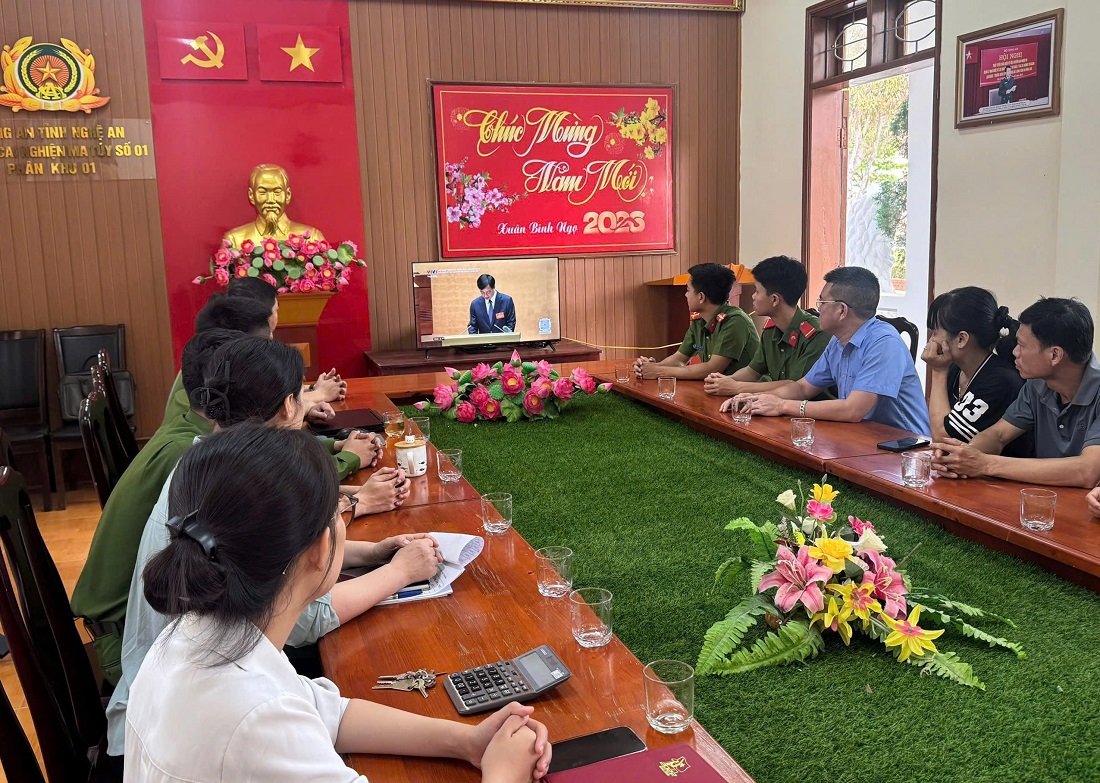Cơ sở cai nghiện ma tuý số 1 (Phòng Cảnh sát điều tra tội phạm về ma tuý) theo dõi truyền hình trực tiếp Hội nghị 