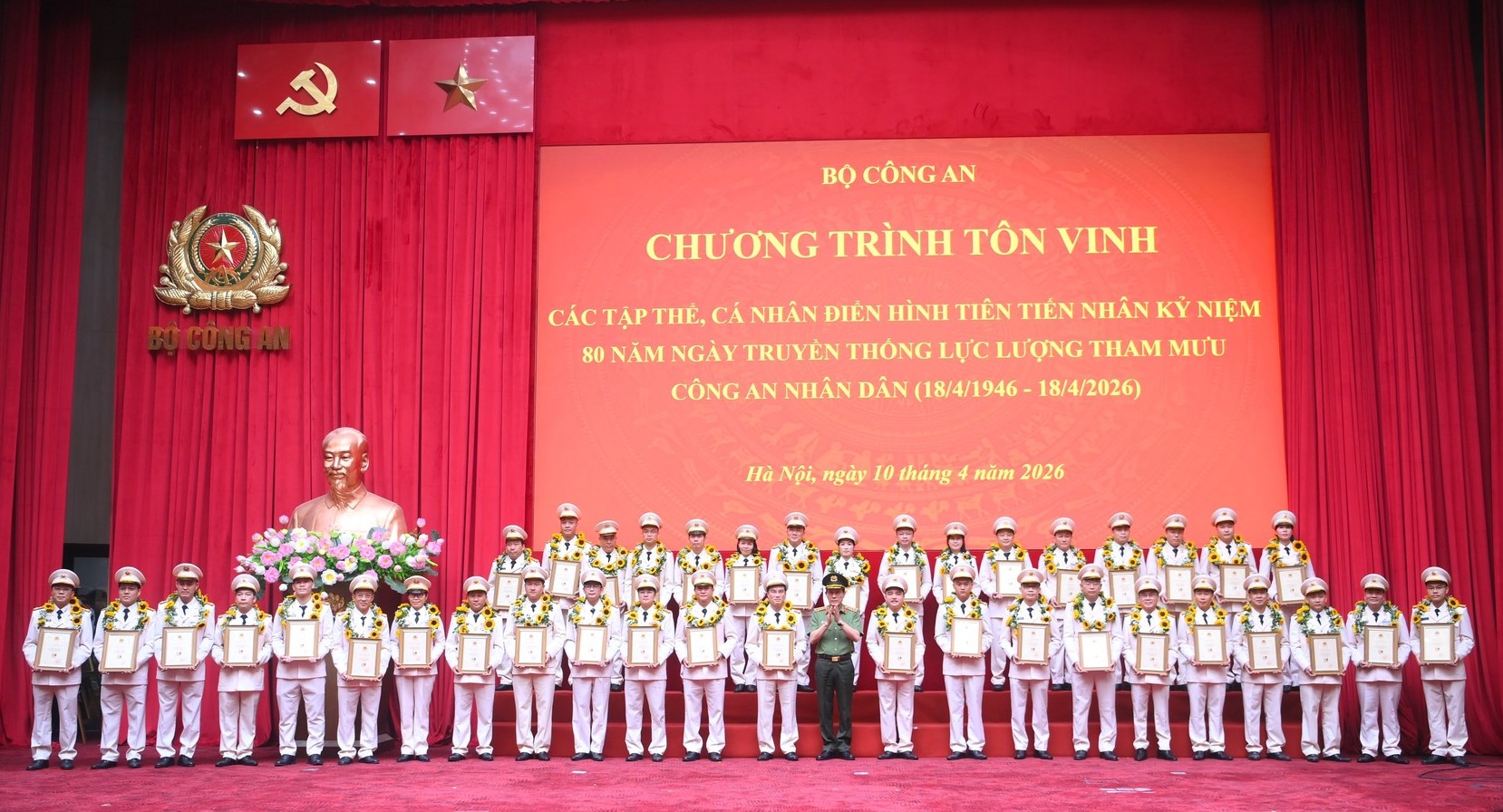 Qua các thời kì, nhiều tập thể, cán bộ Phòng Tham mưu Công an Nghệ An được Bộ Công an khen thưởng, vinh danh