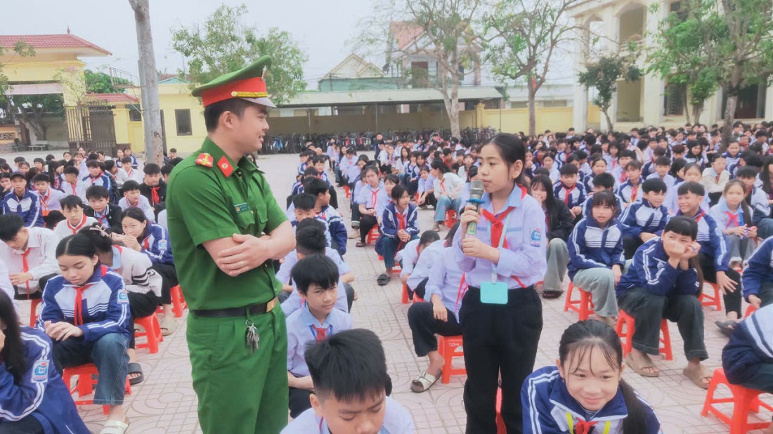 Học sinh hào hứng trả lời câu hỏi